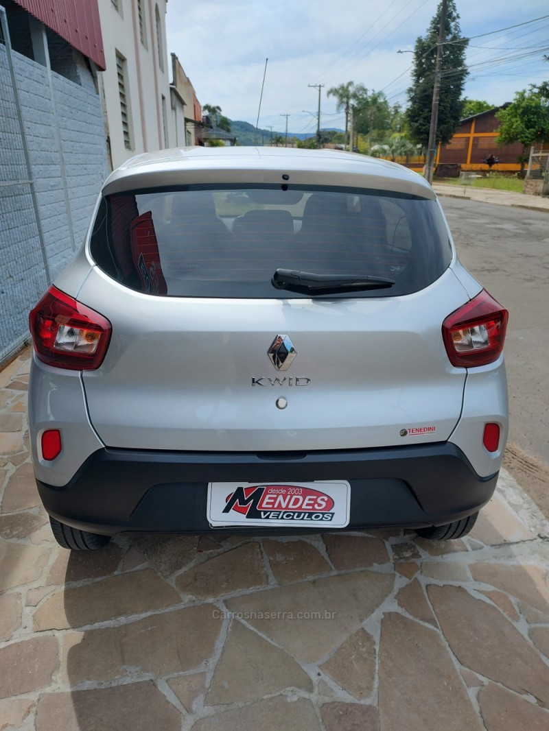 KWID 1.0 12V SCE FLEX INTENSE MANUAL - 2023 - TRêS COROAS