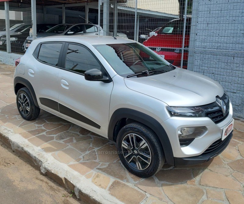 KWID 1.0 12V SCE FLEX INTENSE MANUAL - 2023 - TRêS COROAS