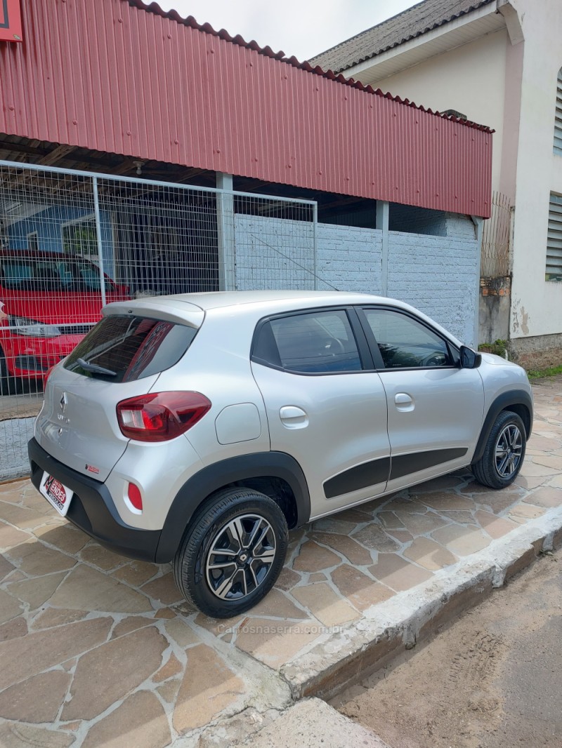 KWID 1.0 12V SCE FLEX INTENSE MANUAL - 2023 - TRêS COROAS