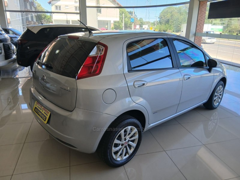 PUNTO 1.4 ATTRACTIVE 8V FLEX 4P MANUAL - 2011 - NOVA PETRóPOLIS