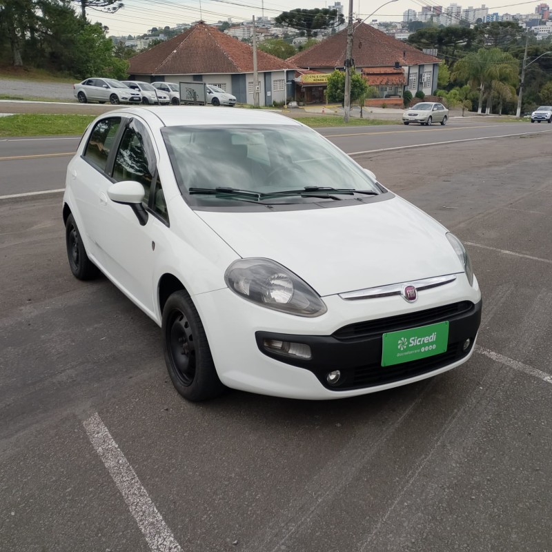 PUNTO 1.4 ATTRACTIVE ITALIA 8V FLEX 4P MANUAL - 2013 - FARROUPILHA