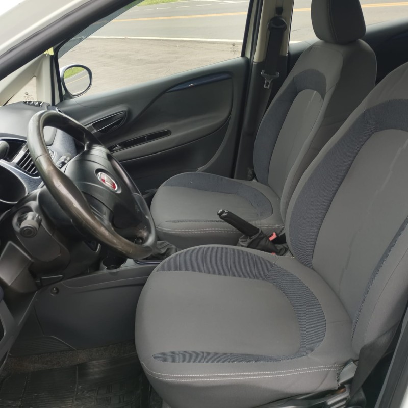 PUNTO 1.4 ATTRACTIVE ITALIA 8V FLEX 4P MANUAL - 2013 - FARROUPILHA