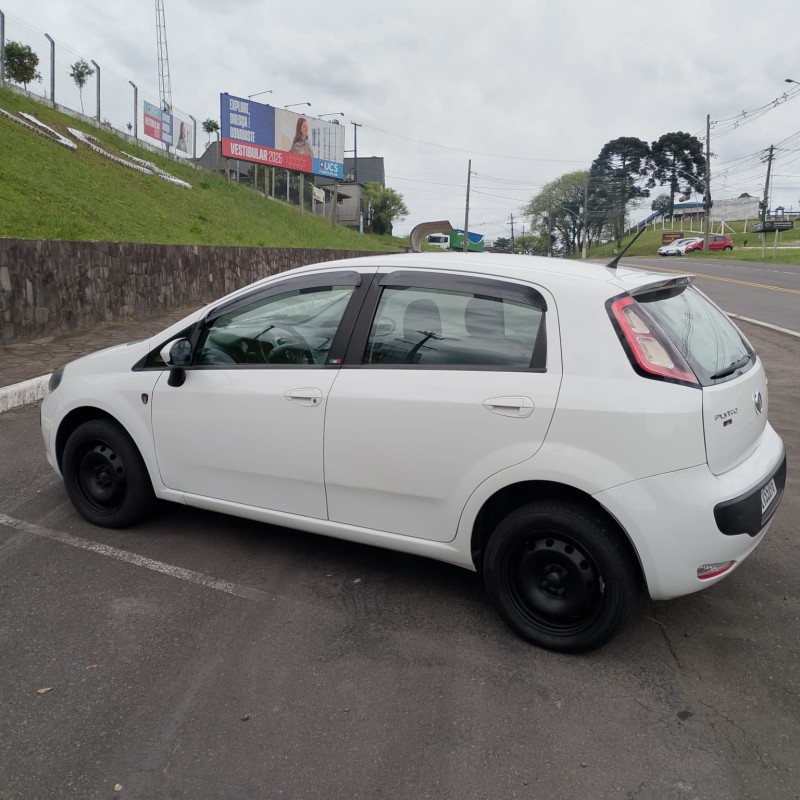 PUNTO 1.4 ATTRACTIVE ITALIA 8V FLEX 4P MANUAL - 2013 - FARROUPILHA