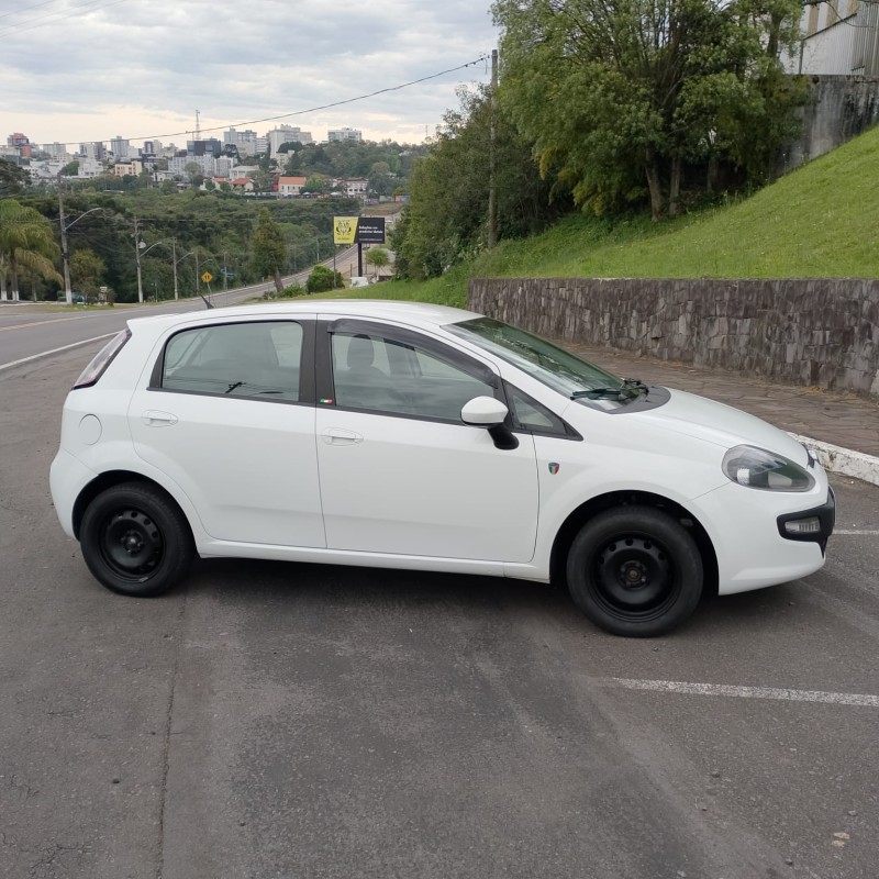PUNTO 1.4 ATTRACTIVE ITALIA 8V FLEX 4P MANUAL - 2013 - FARROUPILHA