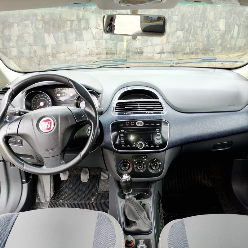 PUNTO 1.4 ATTRACTIVE ITALIA 8V FLEX 4P MANUAL - 2013 - FARROUPILHA