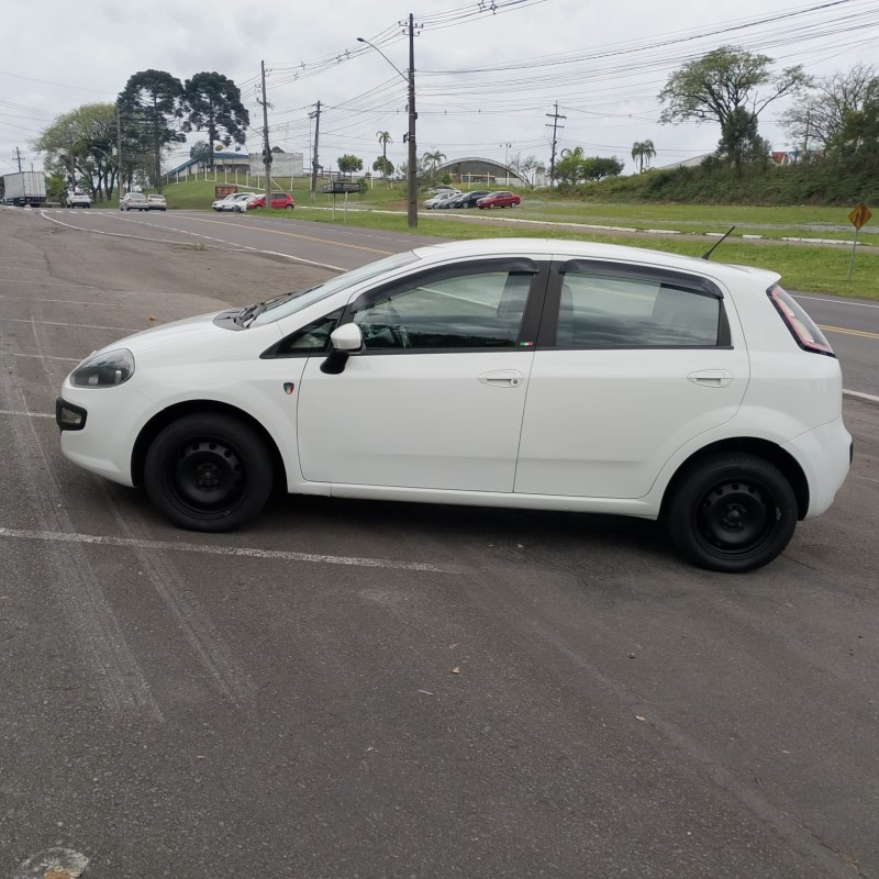 PUNTO 1.4 ATTRACTIVE ITALIA 8V FLEX 4P MANUAL - 2013 - FARROUPILHA
