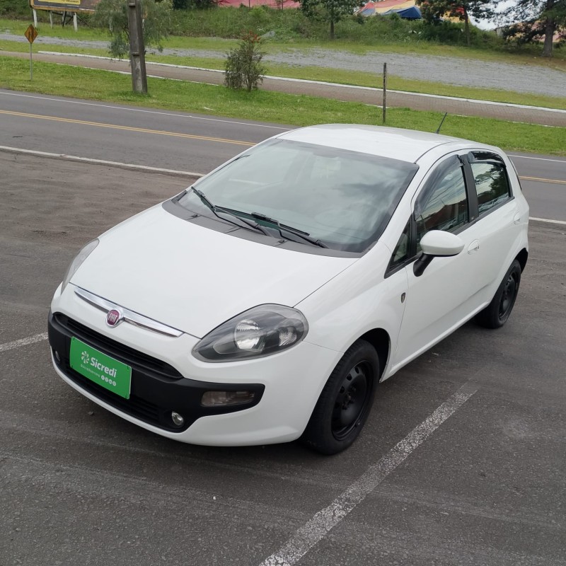 PUNTO 1.4 ATTRACTIVE ITALIA 8V FLEX 4P MANUAL - 2013 - FARROUPILHA