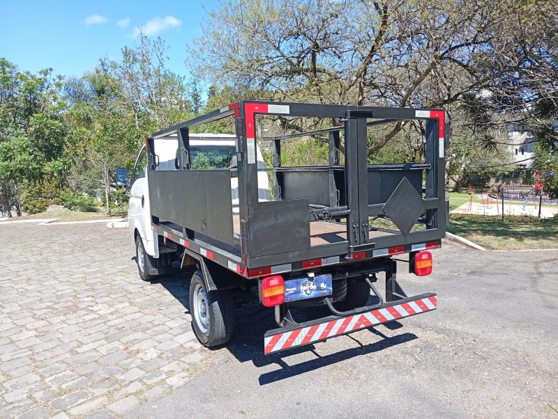 HR 2.5 LONGO COM CAÇAMBA 4X2 16V 130CV TURBO INTERCOOLER DIESEL 2P MANUAL - 2010 - FARROUPILHA