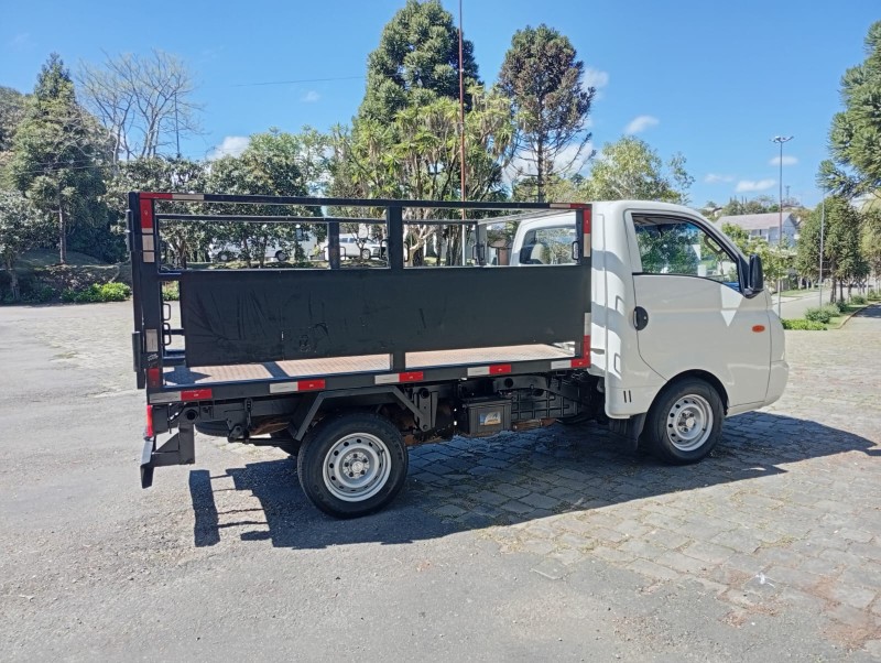 HR 2.5 LONGO COM CAÇAMBA 4X2 16V 130CV TURBO INTERCOOLER DIESEL 2P MANUAL - 2010 - FARROUPILHA