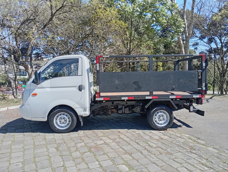 HR 2.5 LONGO COM CAÇAMBA 4X2 16V 130CV TURBO INTERCOOLER DIESEL 2P MANUAL - 2010 - FARROUPILHA