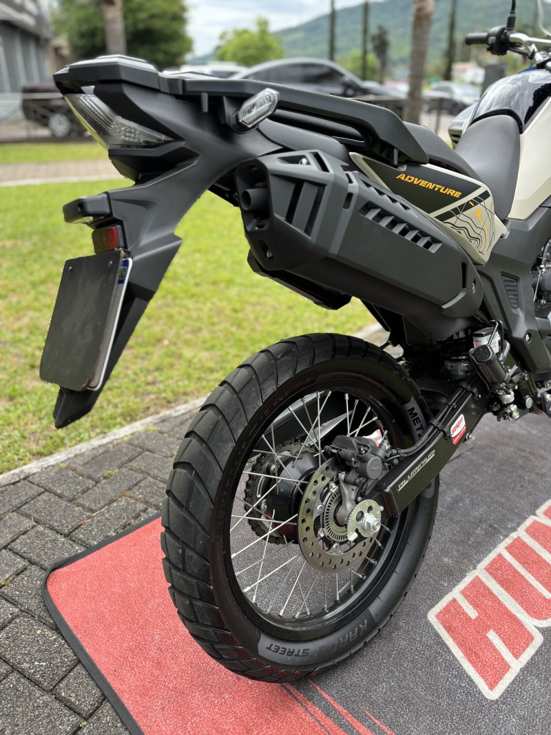 XRE 300 SAHARA ADVENTURE - 2024 - FELIZ