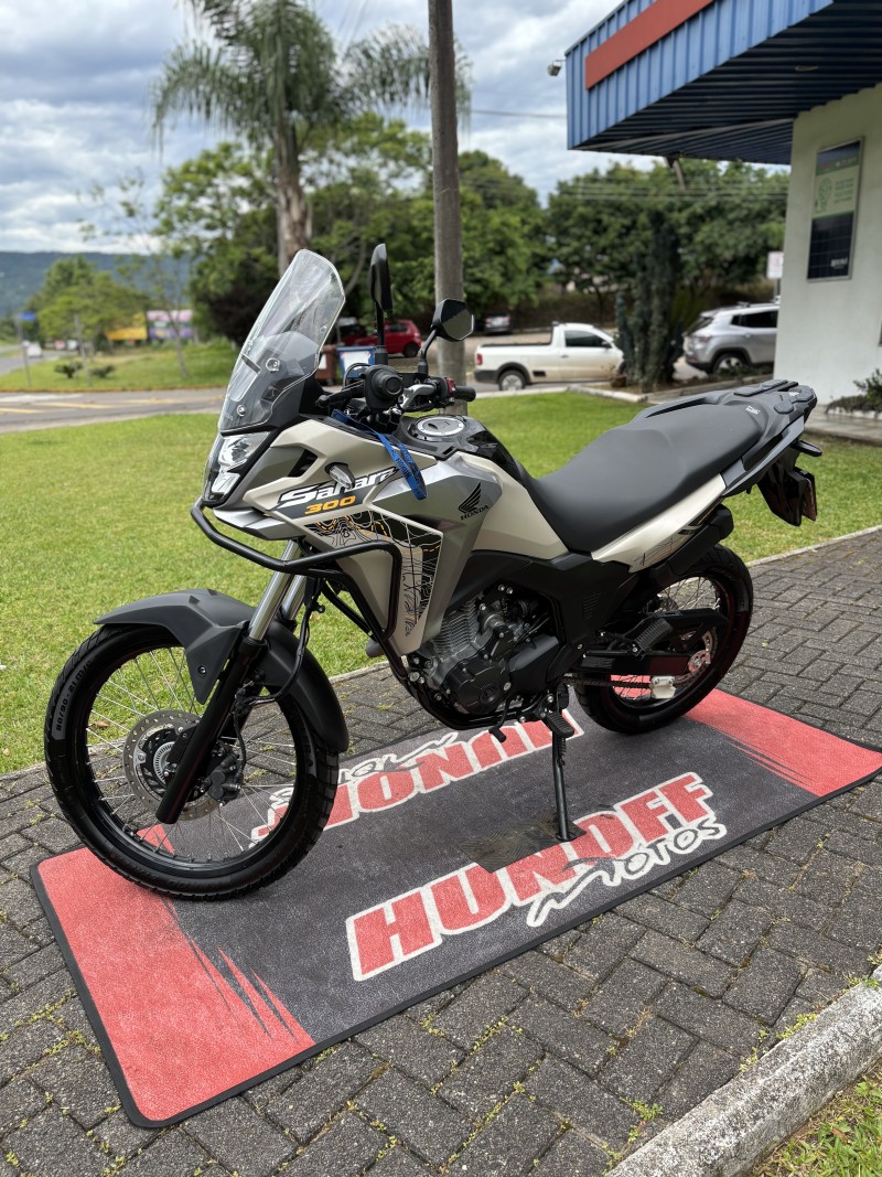 XRE 300 SAHARA ADVENTURE - 2024 - FELIZ