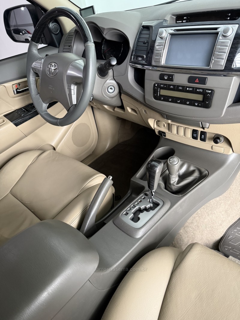 HILUX SW4 3.0 SRV 4X4 7 LUGARES 16V TURBO INTERCOOLER DIESEL 4P AUTOMÁTICO - 2013 - BENTO GONçALVES