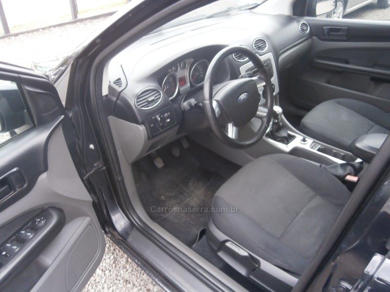 FOCUS 1.6 GLX 16V FLEX 4P MANUAL - 2011 - FARROUPILHA