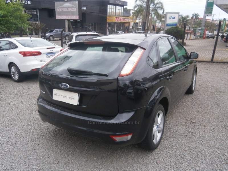 FOCUS 1.6 GLX 16V FLEX 4P MANUAL - 2011 - FARROUPILHA