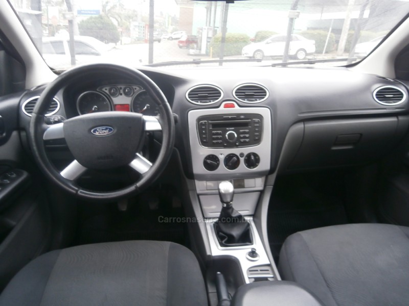 FOCUS 1.6 GLX 16V FLEX 4P MANUAL - 2011 - FARROUPILHA