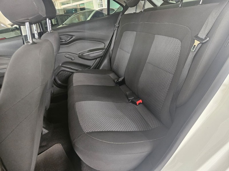 ONIX 1.0 LT PLUS 8V FLEX 4P MANUAL - 2017 - BOM PRINCíPIO