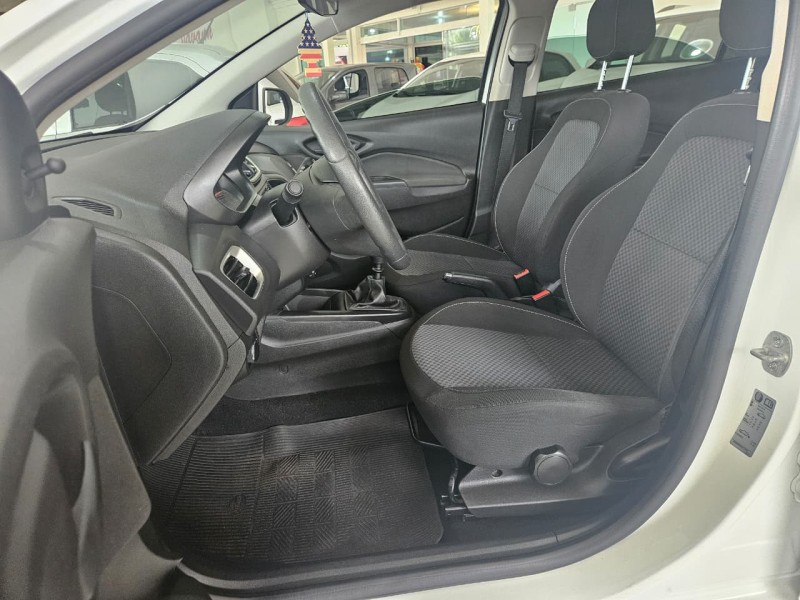 ONIX 1.0 LT PLUS 8V FLEX 4P MANUAL - 2017 - BOM PRINCíPIO