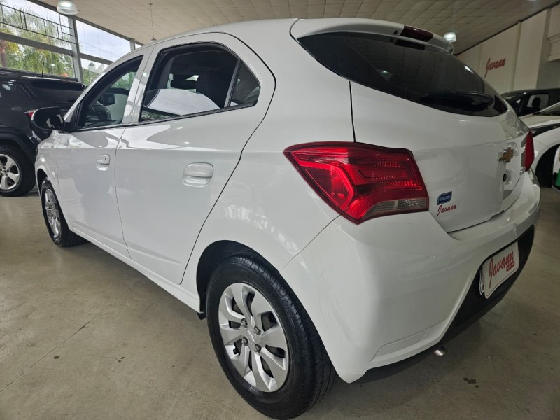 ONIX 1.0 LT PLUS 8V FLEX 4P MANUAL - 2017 - BOM PRINCíPIO