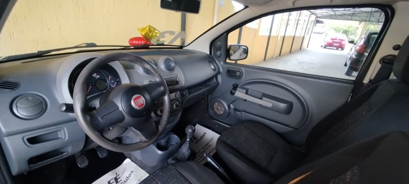 UNO 1.0 VIVACE 8V FLEX 2P MANUAL - 2013 - CANELA