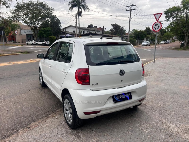 FOX 1.0 MI 8V FLEX 4P MANUAL - 2014 - VENâNCIO AIRES