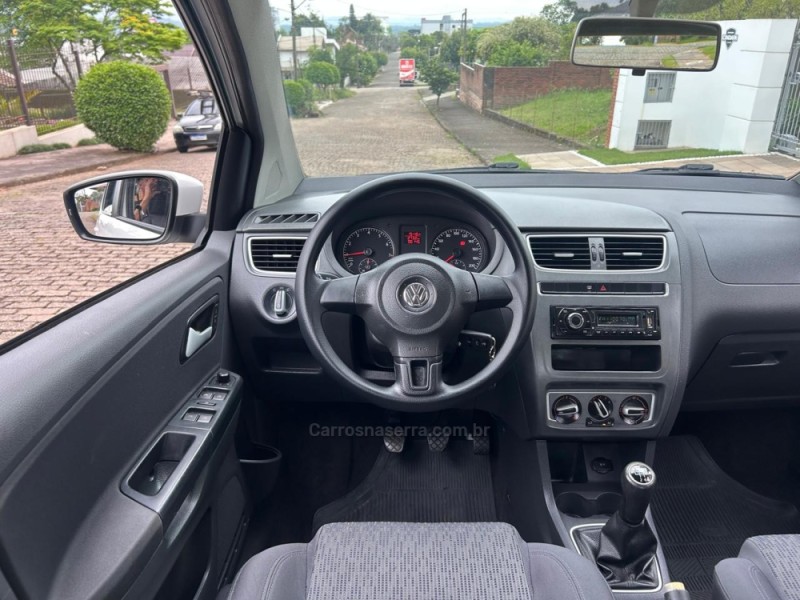 FOX 1.0 MI 8V FLEX 4P MANUAL - 2014 - VENâNCIO AIRES