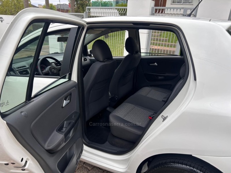 FOX 1.0 MI 8V FLEX 4P MANUAL - 2014 - VENâNCIO AIRES