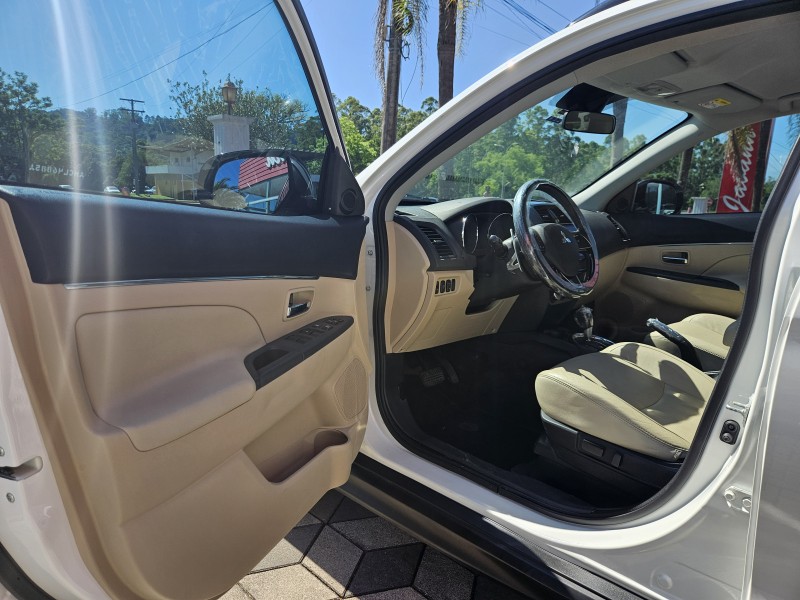 OUTLANDER 2.0 HPE 4X4 MIVEC SPORT FLEX 4P AUTOMÁTICO - 2021 - BOM PRINCíPIO