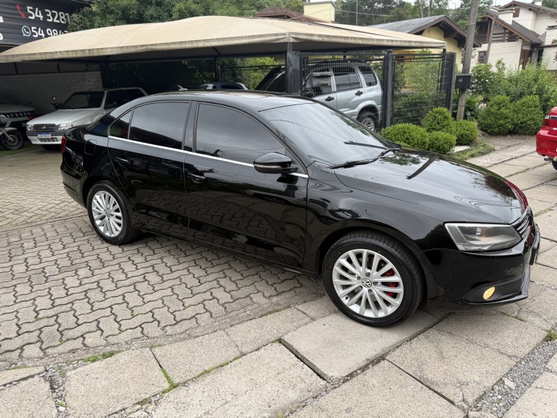 JETTA 2.0 TSI HIGHLINE 200CV GASOLINA 4P TIPTRONIC - 2011 - NOVA PETRóPOLIS