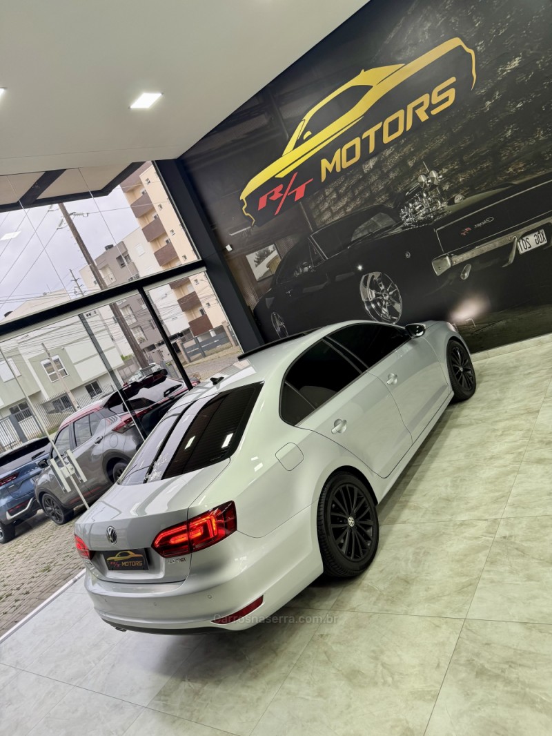 JETTA 2.5 I 20V 150CV GASOLINA 4P TIPTRONIC - 2014 - CAXIAS DO SUL
