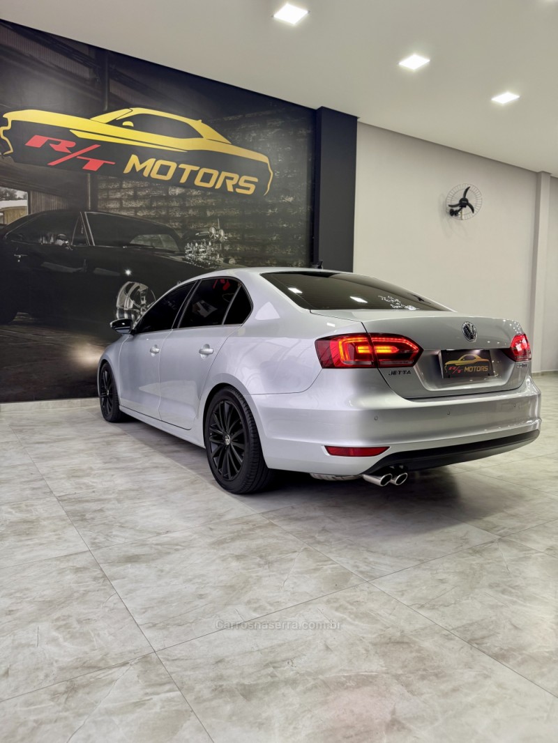 JETTA 2.5 I 20V 150CV GASOLINA 4P TIPTRONIC - 2014 - CAXIAS DO SUL