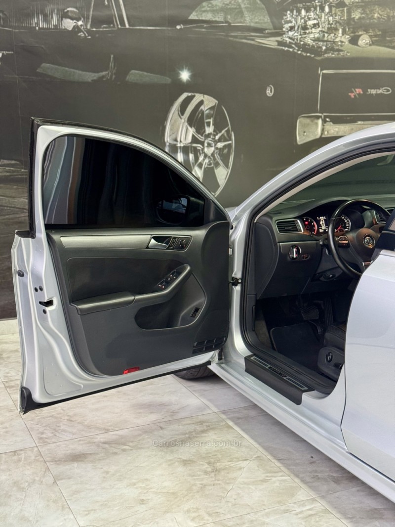 JETTA 2.5 I 20V 150CV GASOLINA 4P TIPTRONIC - 2014 - CAXIAS DO SUL