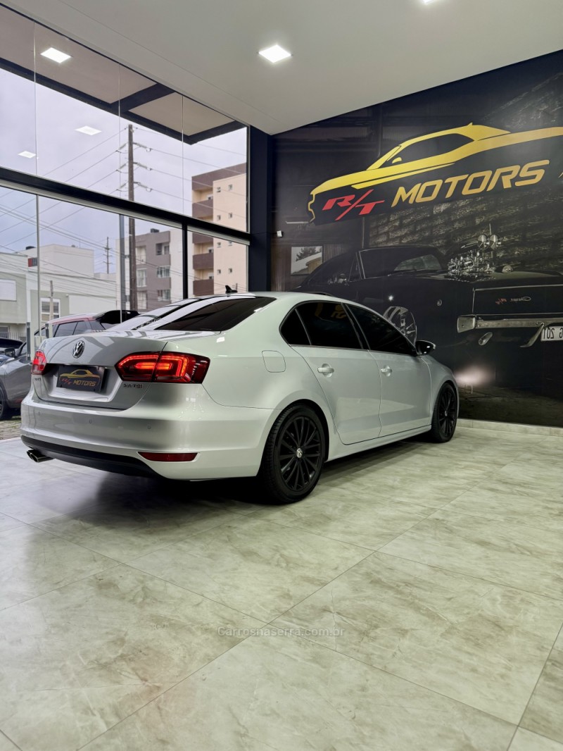 JETTA 2.5 I 20V 150CV GASOLINA 4P TIPTRONIC - 2014 - CAXIAS DO SUL