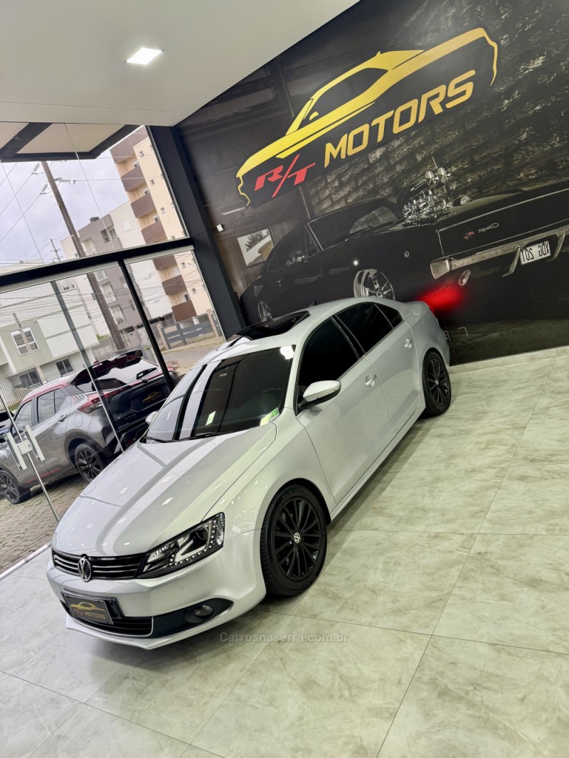 JETTA 2.5 I 20V 150CV GASOLINA 4P TIPTRONIC - 2014 - CAXIAS DO SUL