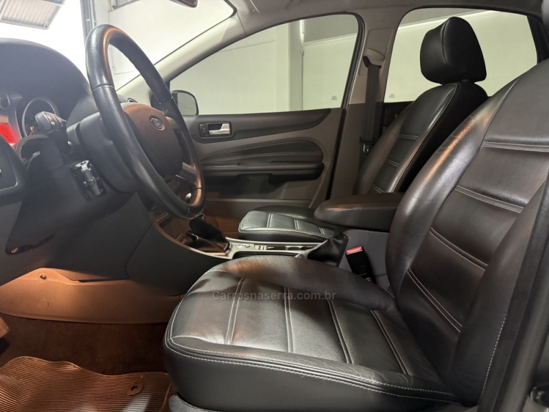 FOCUS 2.0 TITANIUM 16V FLEX 4P AUTOMÁTICO - 2013 - GARIBALDI