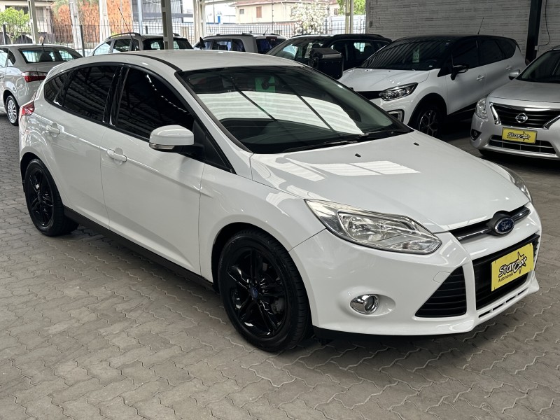 FOCUS 2.0 SE HATCH 16V FLEX 4P AUTO - 2015 - CAXIAS DO SUL
