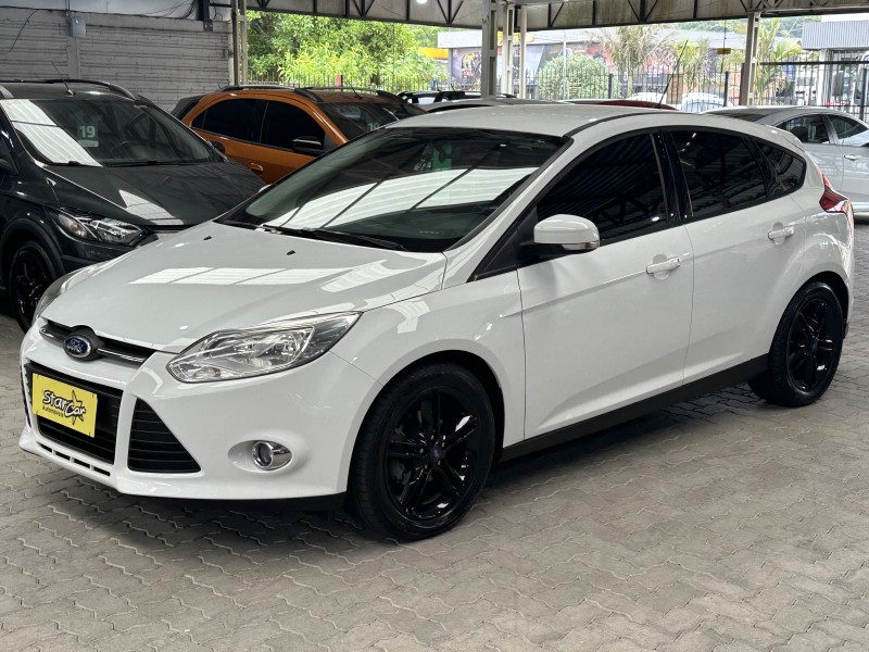 focus 2.0 se hatch 16v flex 4p auto 2015 caxias do sul