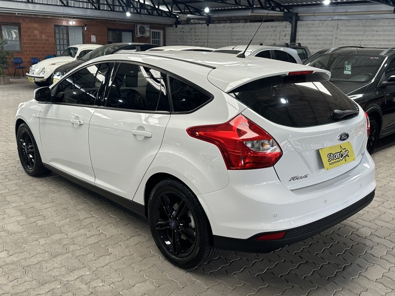 FOCUS 2.0 SE HATCH 16V FLEX 4P AUTO - 2015 - CAXIAS DO SUL