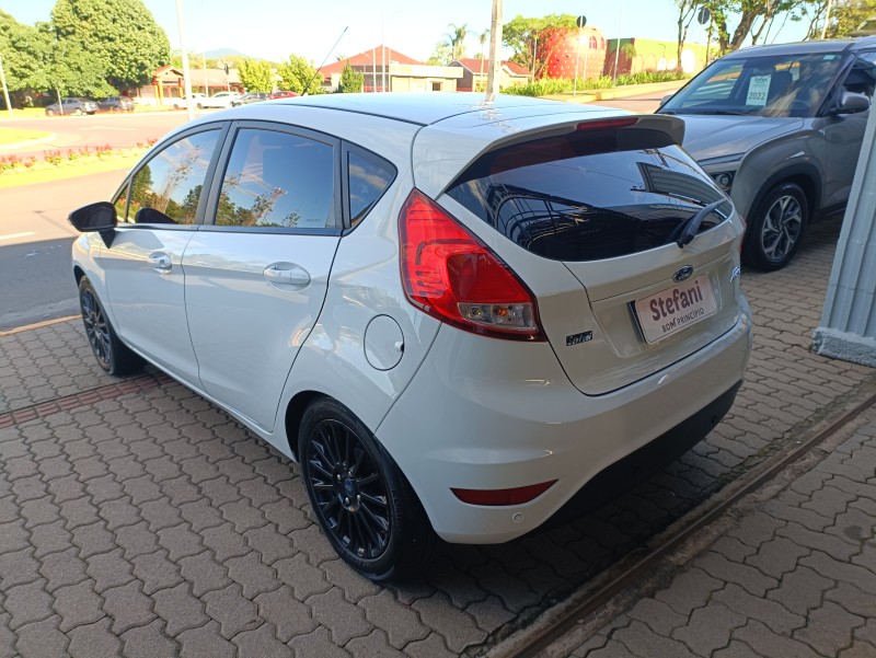 FIESTA 1.6 SEL STYLE HATCH 16V FLEX 4P MANUAL - 2017 - BOM PRINCíPIO
