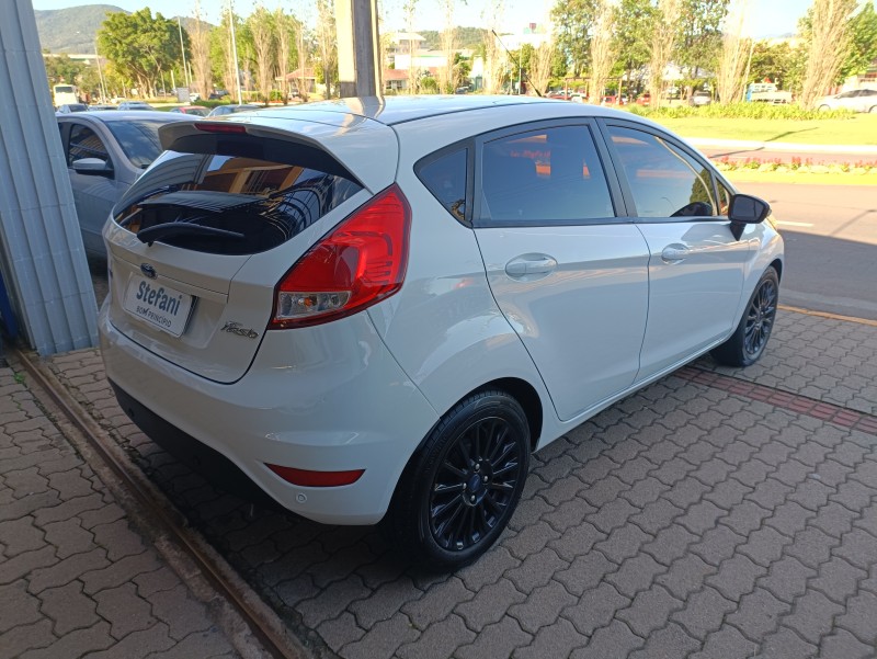 FIESTA 1.6 SEL STYLE HATCH 16V FLEX 4P MANUAL - 2017 - BOM PRINCíPIO