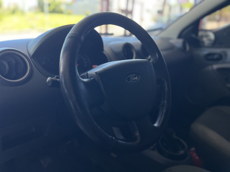 FIESTA 1.0 MPI PERSONNALITÉ 8V GASOLINA 4P MANUAL - 2006 - CAXIAS DO SUL