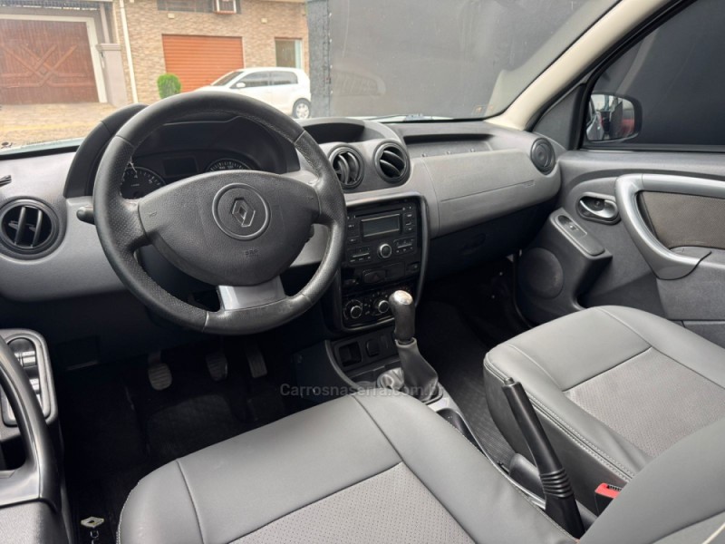 DUSTER 1.6 DYNAMIQUE 4X2 16V FLEX 4P MANUAL - 2013 - ESTâNCIA VELHA