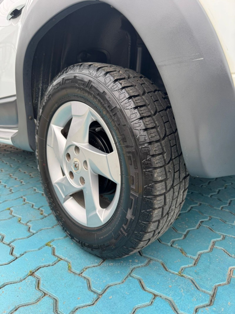 DUSTER 1.6 DYNAMIQUE 4X2 16V FLEX 4P MANUAL - 2013 - ESTâNCIA VELHA