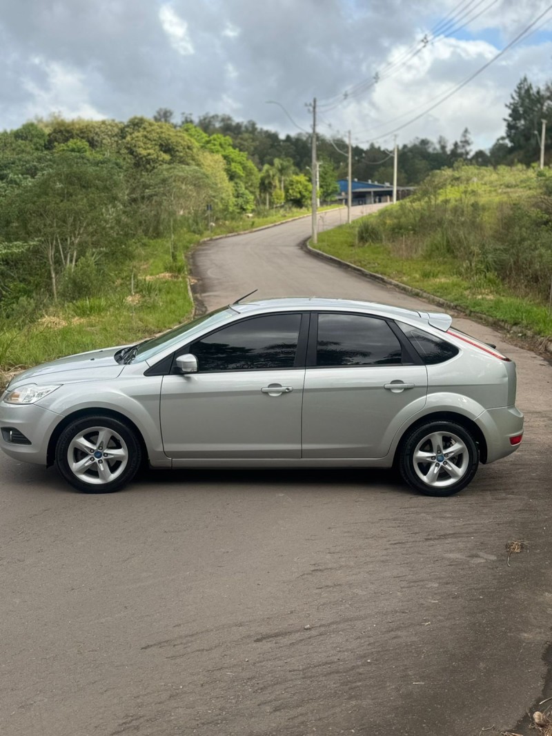 FOCUS 1.6 GLX 16V FLEX 4P MANUAL - 2013 - BENTO GONçALVES