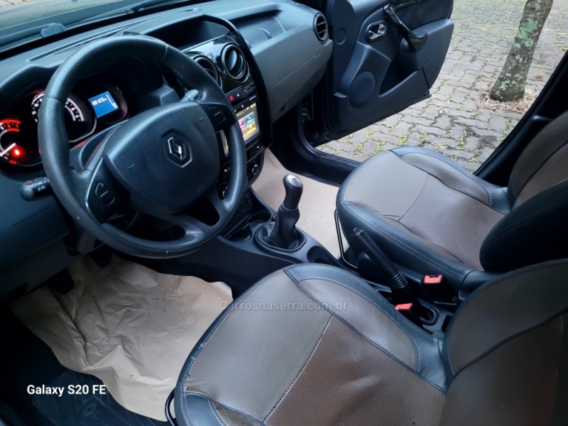 DUSTER 1.6 DYNAMIQUE 4X2 16V FLEX 4P MANUAL - 2016 - NOVA PRATA
