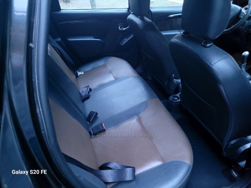 DUSTER 1.6 DYNAMIQUE 4X2 16V FLEX 4P MANUAL - 2016 - NOVA PRATA