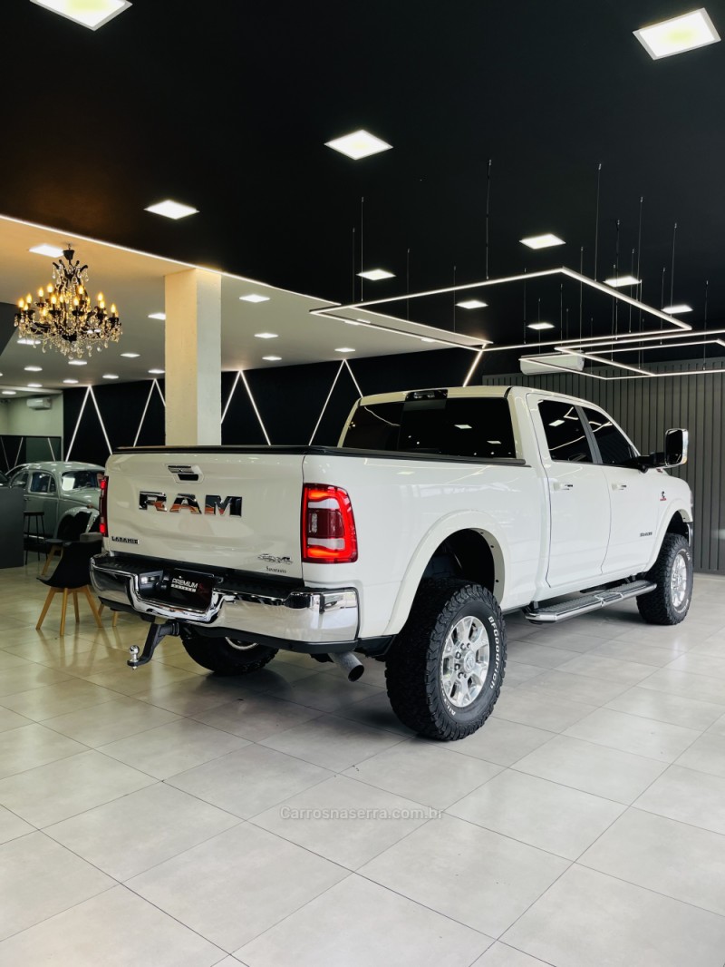 2500 LARAMIE 6.7 CD 4X4 TDI DIESEL 4P AUTOMÁTICA - 2022 - DOIS IRMãOS