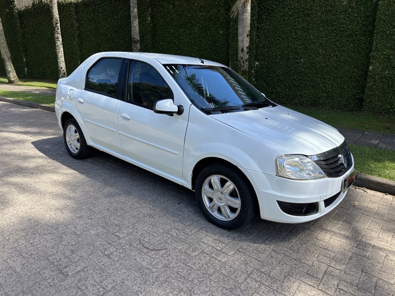 LOGAN 1.6 EXPRESSION 8V HI-FLEX 4P MANUAL - 2011 - CAXIAS DO SUL