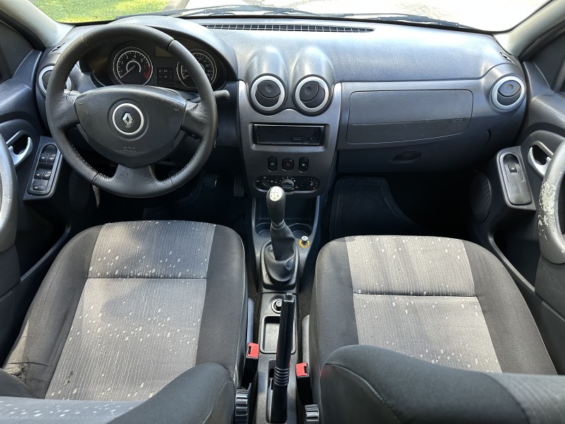LOGAN 1.6 EXPRESSION 8V HI-FLEX 4P MANUAL - 2011 - CAXIAS DO SUL