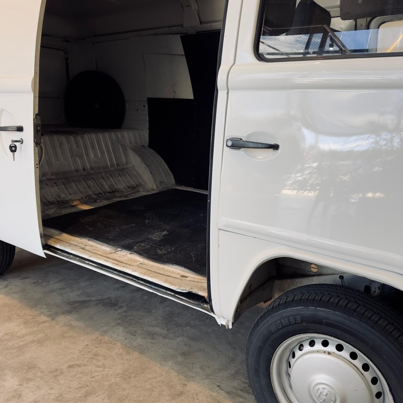 KOMBI 1.4 MI FURGÃO 8V FLEX 3P MANUAL - 2009 - CAXIAS DO SUL